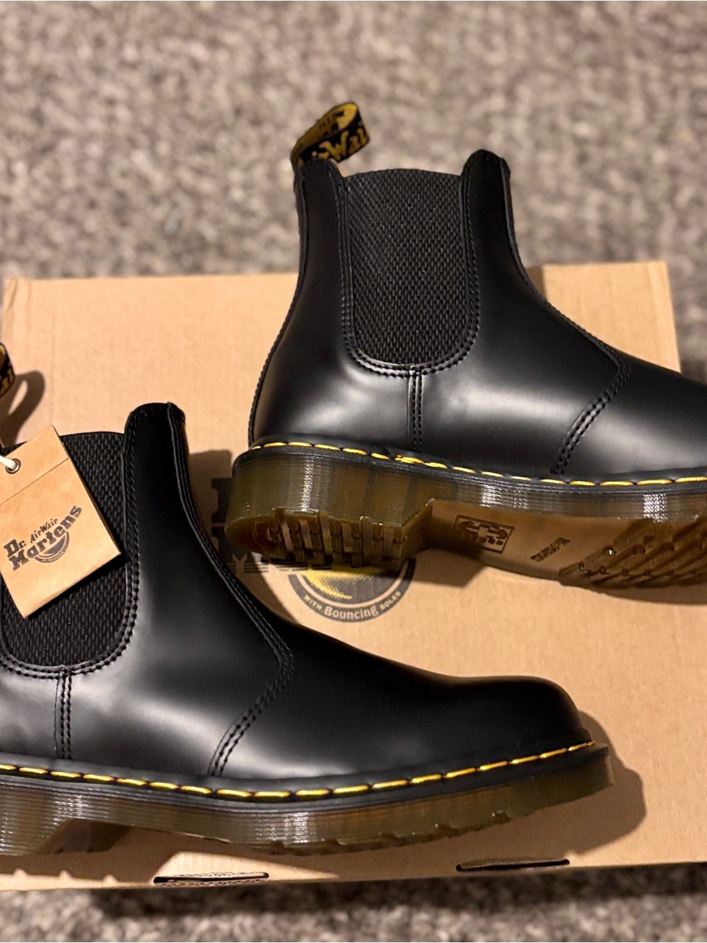 Dr. Martens GRAEME
Analine Leather Chelsea Boots - Picture 4 of 6